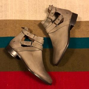 frye carly cut out shootie